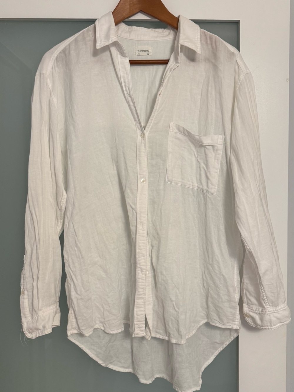 Aritzia Community White Crinkle Linen Button-Up Shirt | Size M